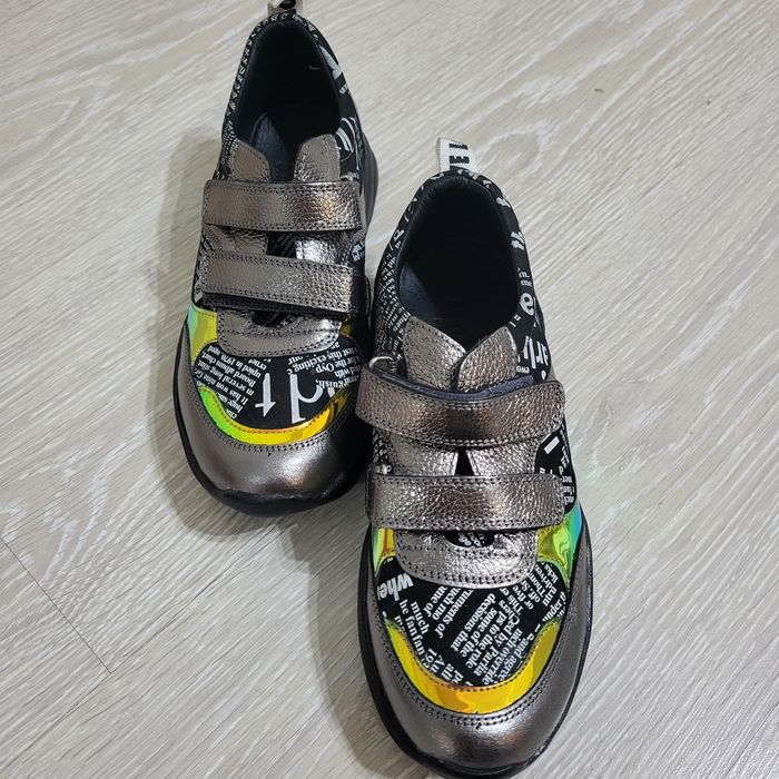 Продам кроссовки 35 размер