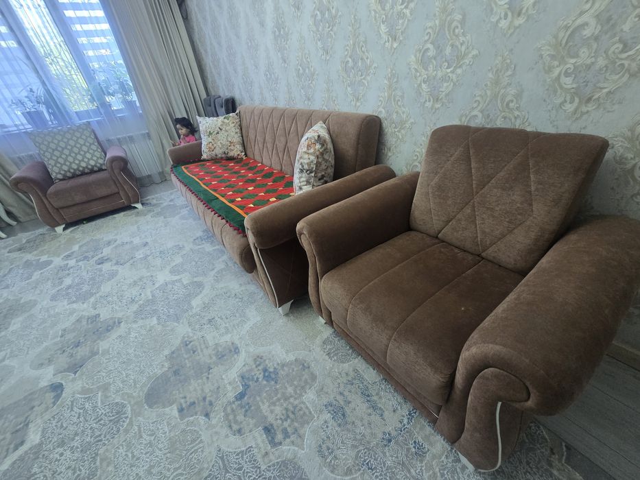 Продам диван с креслами