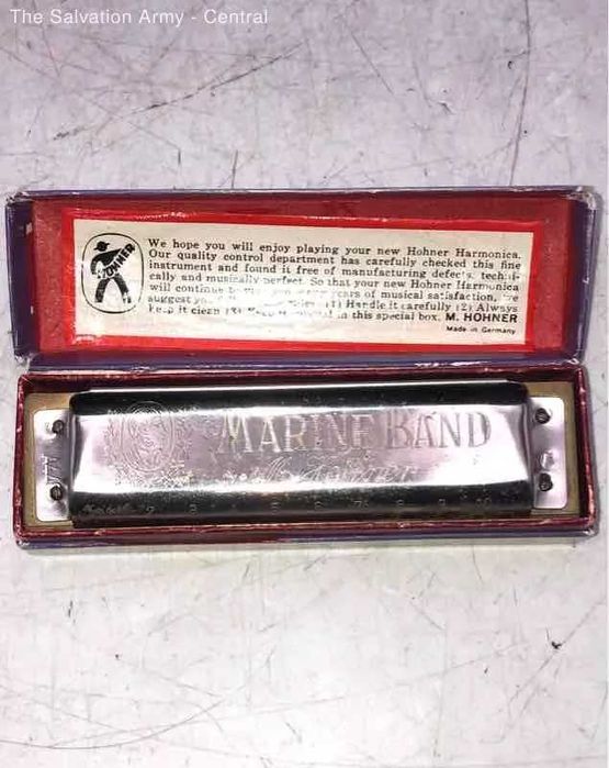 Губные гармошки M. Hohner Marine Band № 1896 и Big River Harp.