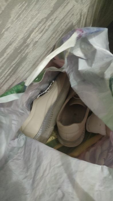 Отдам даром женские вещи