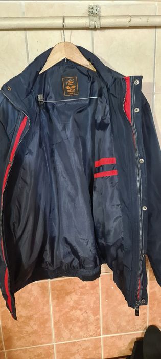 Продвм балоневую куртку