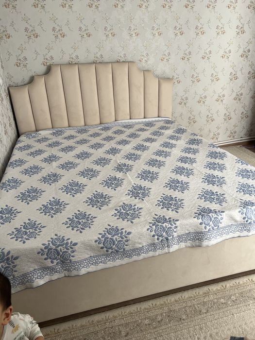 Спальный кровать