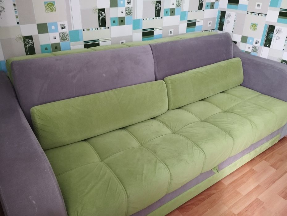 Срочно продаем диван