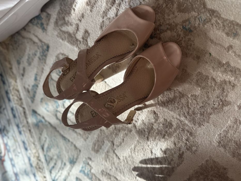 Продам туфли женские