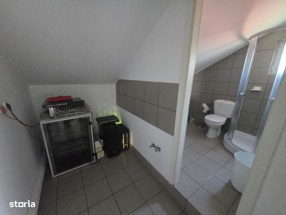 Casa individuala 3 nivele, 12 camere, 6 bai, 10 parcare, Lipovei