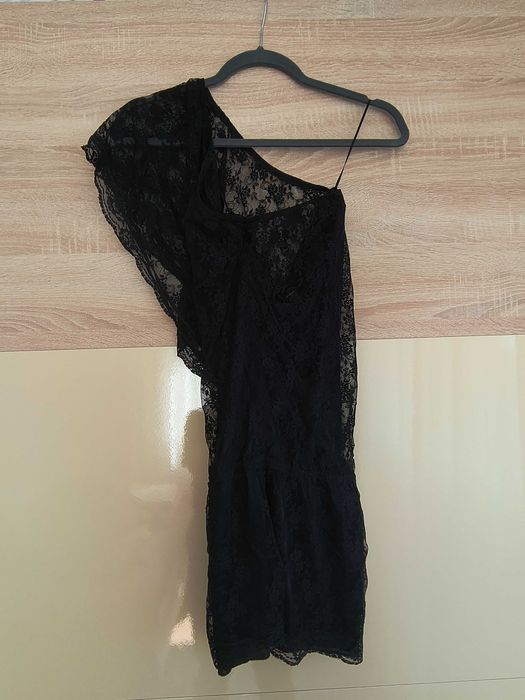 Vând rochie scurta neagra