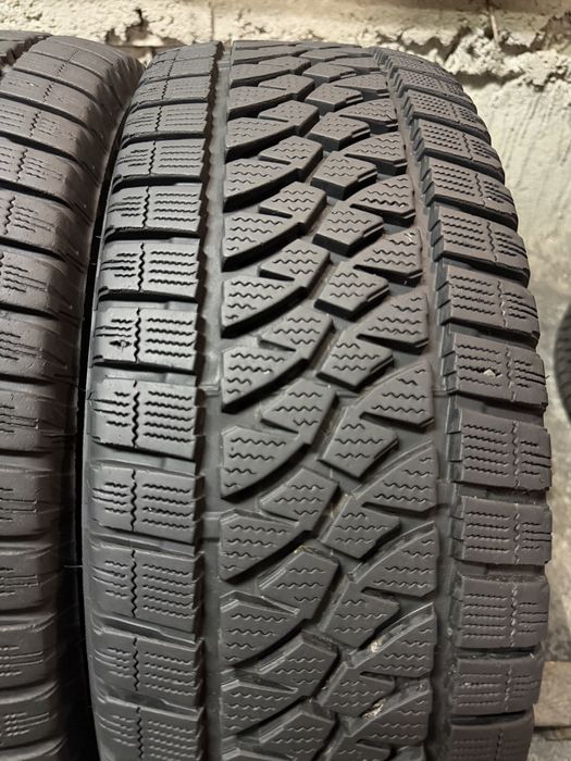 235/65/16c за бус Bridgestone 2бр дот22
