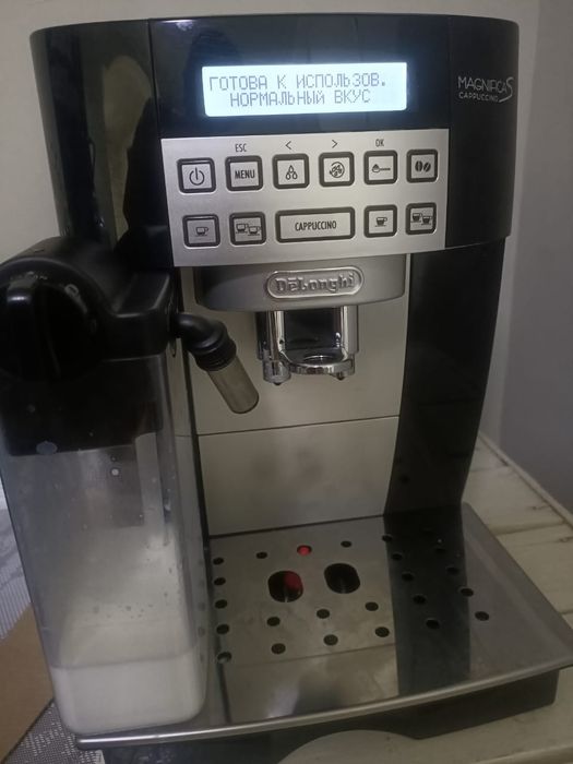 Продам кофе машинку!Б/У 190000