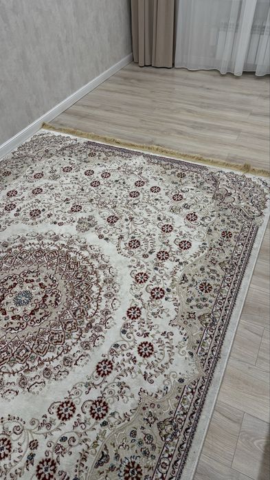 Хороший диван в зал