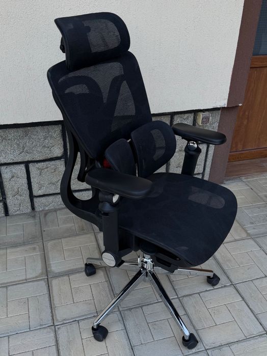 Scaun ergonomic de birou, model modern și confortabil, ideal pentru home office, birou sau lucru îndelungat.