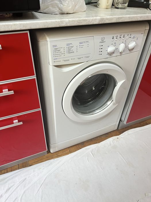 Продается стиральная машина Б/У Indesit WIL82X 5kg