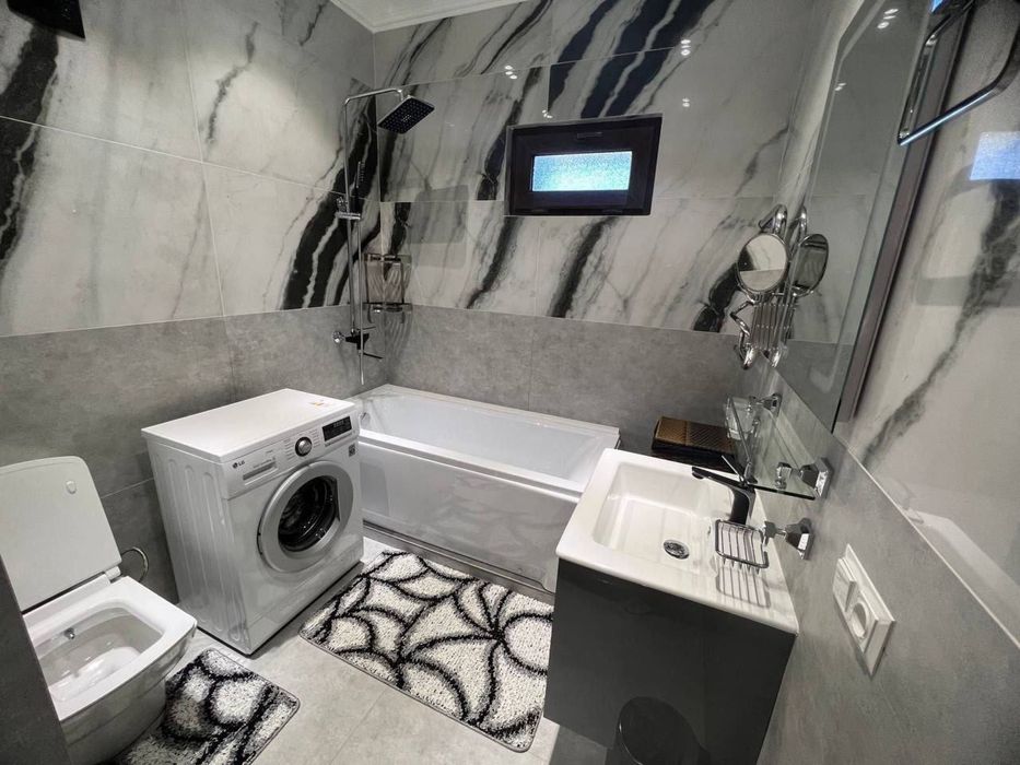 ПРОДАЁТСЯ Ц-1 3/1/5 на Садыка Азимова. Новый Евролюкс. 80м2.