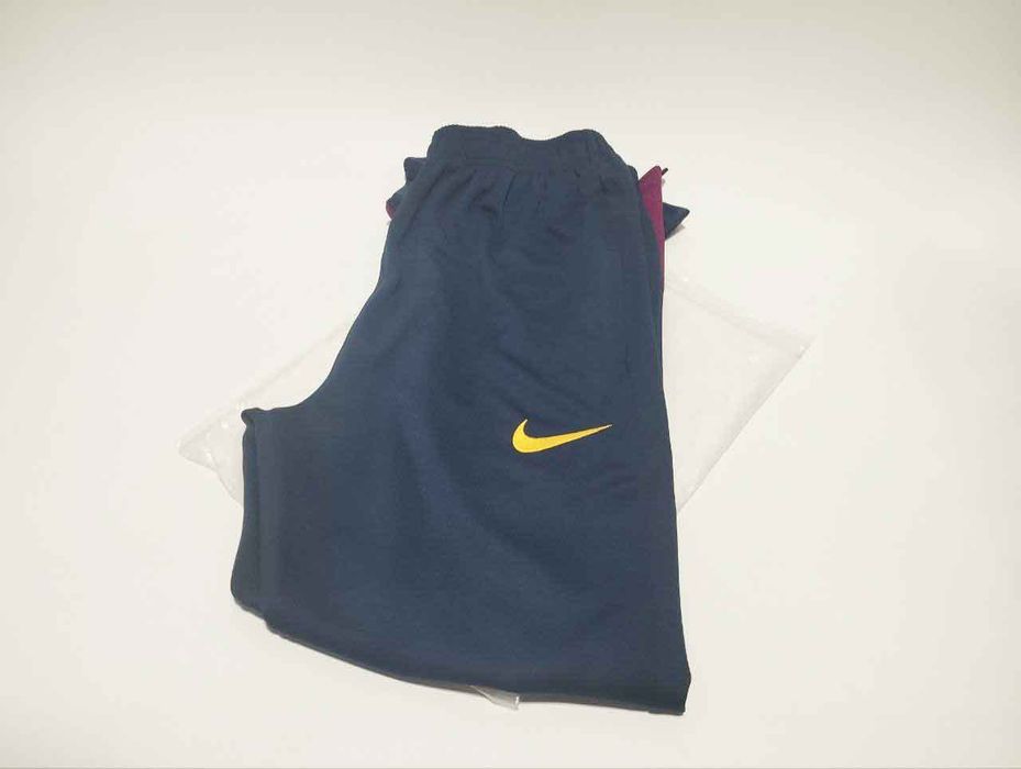 Спортивное трико FC Barcelona. Размер М. Новое