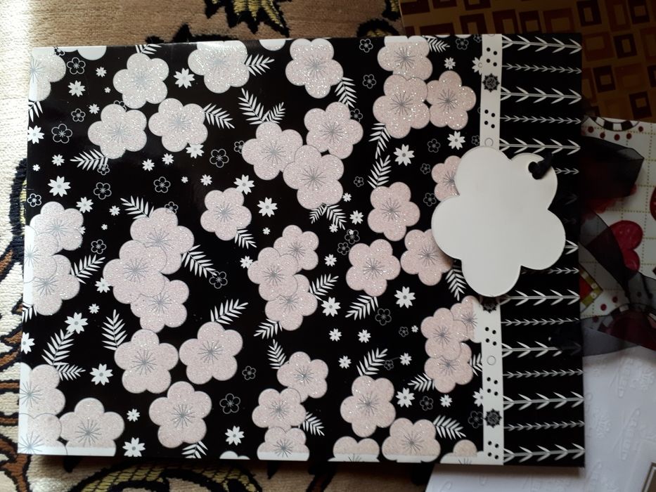 Подарочные пакеты бумажные.