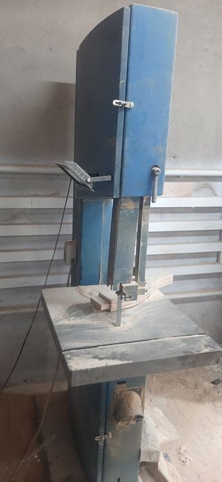 Ленточная пила по дереву