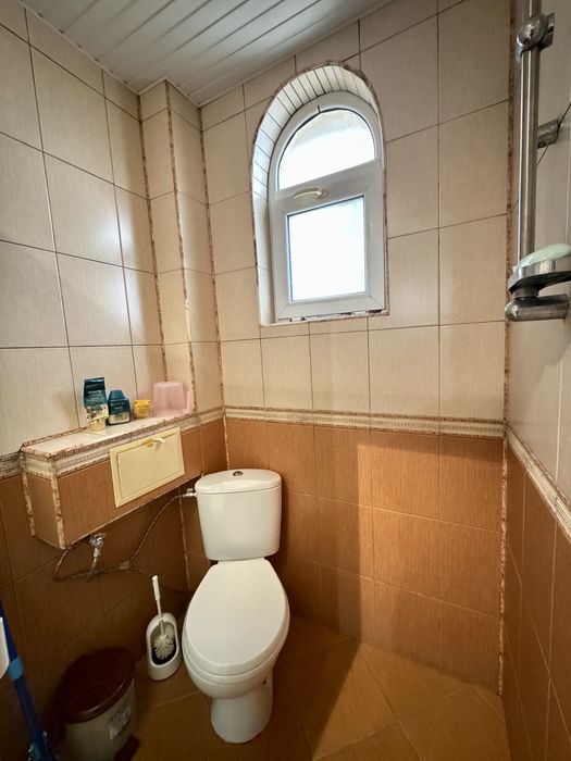 Тристаен Тухлен Апартамент , Обзаведен и Газифициран , кв. Вароша