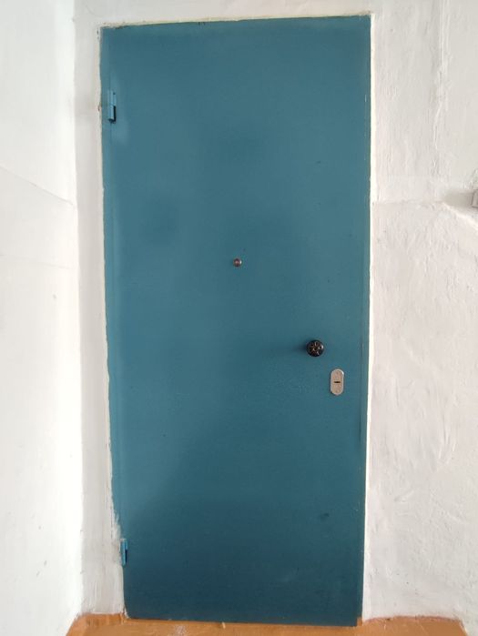 Продаётся входной большой дверь