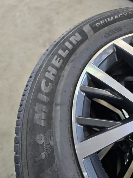 2 Броя 215/65/17 Michelin 6,5mm 25dot