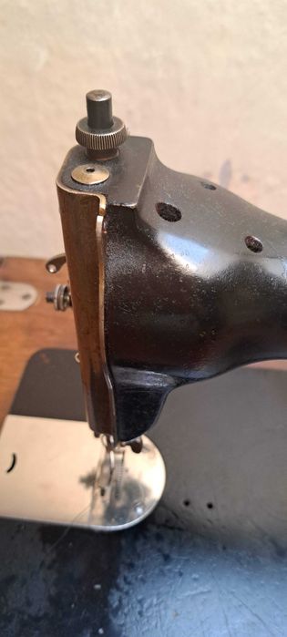 Антична шевна машина Haid & Neu от фабриката в Karlsruhe