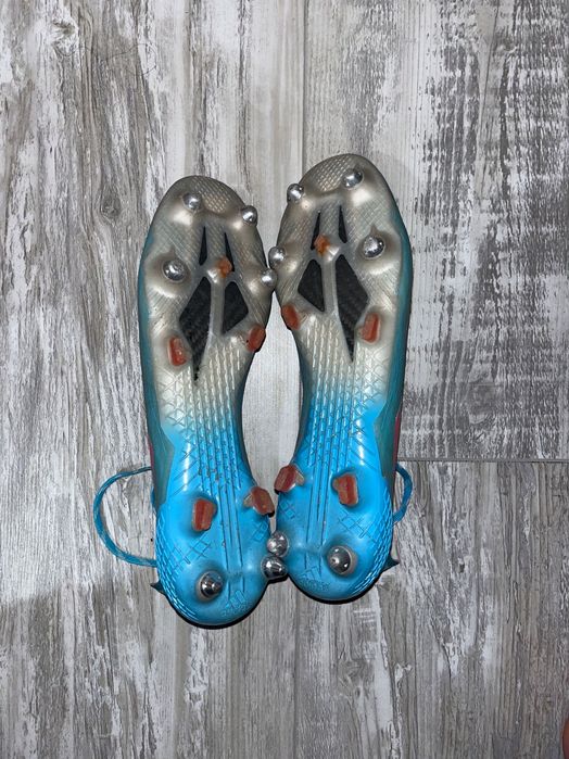 Професионални футнолни бутонки,перфектно състояние,44 номер