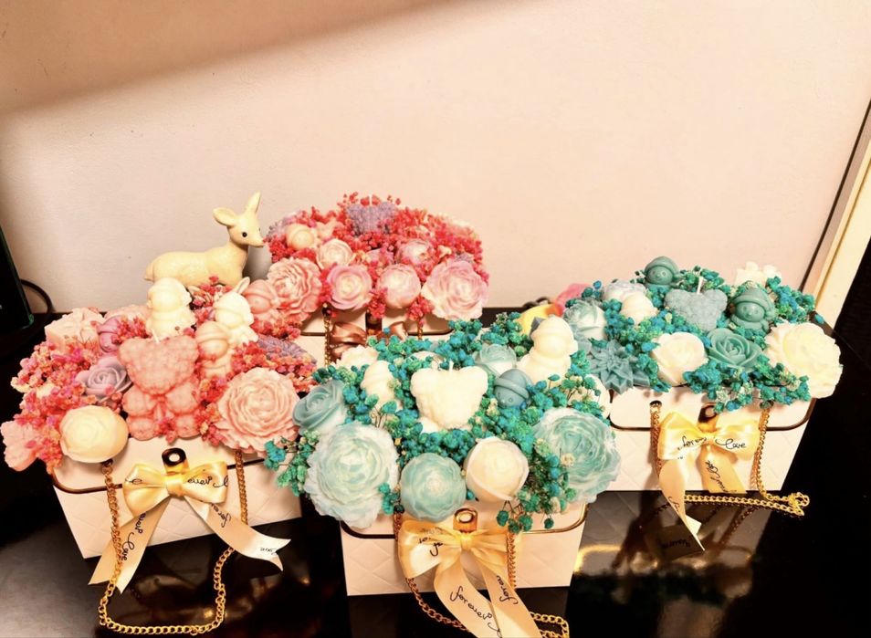 Ръчно изработени подаръчни кутии с ароматни свещи и сапунени рози!!