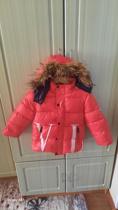 Продам детскую зимнюю куртку