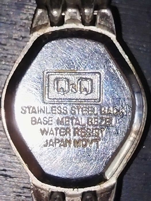 Японски часовник Q&Q Quartz. Не работи