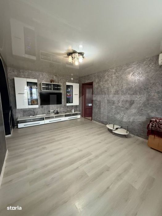 Apartament 3 camere, semidecomandat, 59 mp, stradal, zona Micro 17