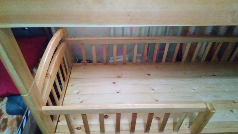 Двухъярусная кровать