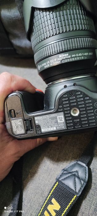 Продавам Nikon D3500 с китов 18-55 и 18-140 обективи