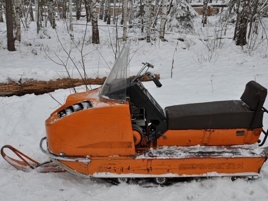 Продам снегоход буран