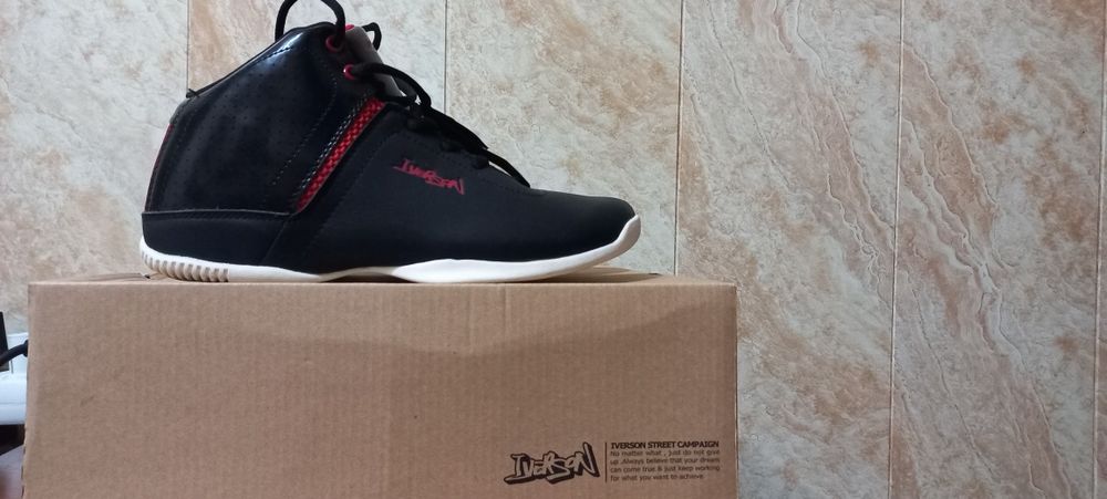 Продам новые фирменные Баскетбольные кроссовки