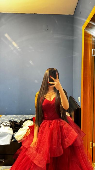 Продам на выпускной платья