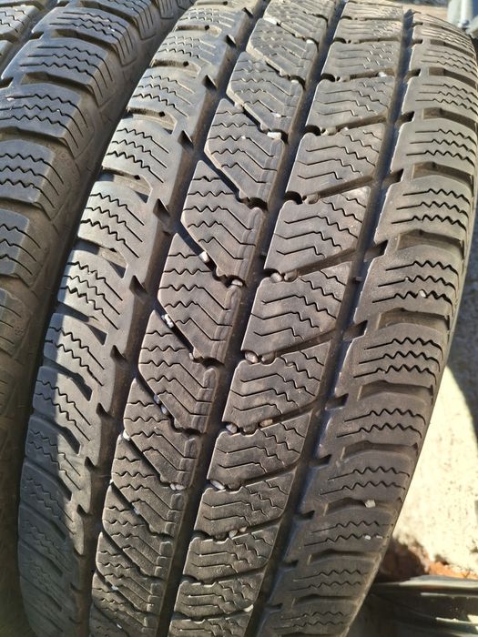 4 Anvelope  de iarnă 215 60 r17C Semperit