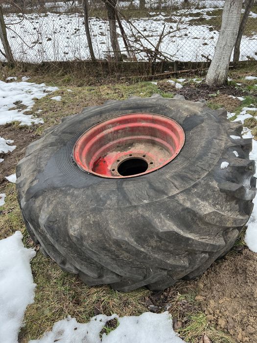Vând cauciucuri 23.1/30 cu jante și fără jante