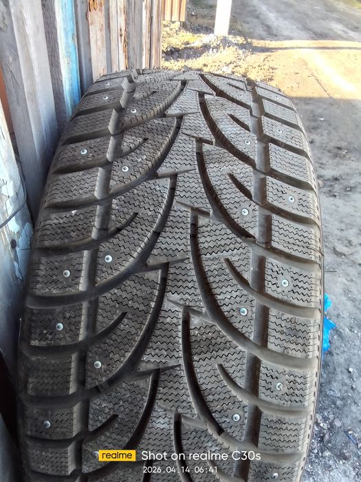 Продам зимний болон с шипами