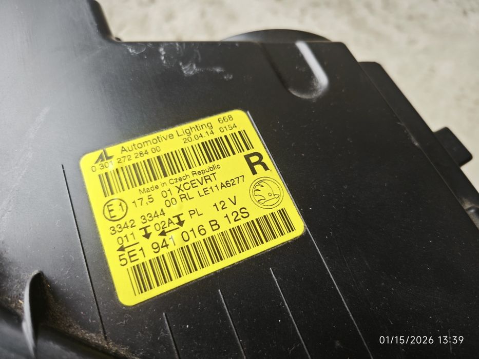 Far xenon Skoda Octavia 3