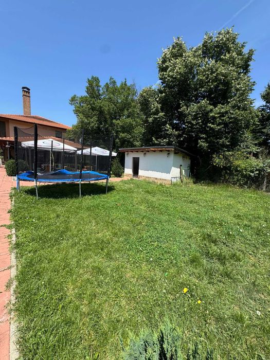 Продава се Хотел в Казанлък - 7000 кв.м за 132 €/кв.м - Снимка #2