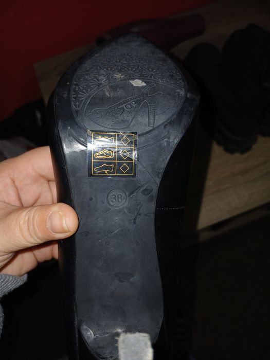 Различни дамски боти ,ботуши и обувки