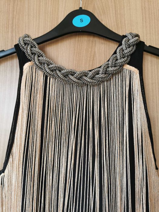 Рокля  с  ресни над  коляното