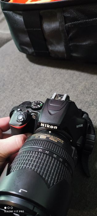 Продавам Nikon D3500 с китов 18-55 и 18-140 обективи