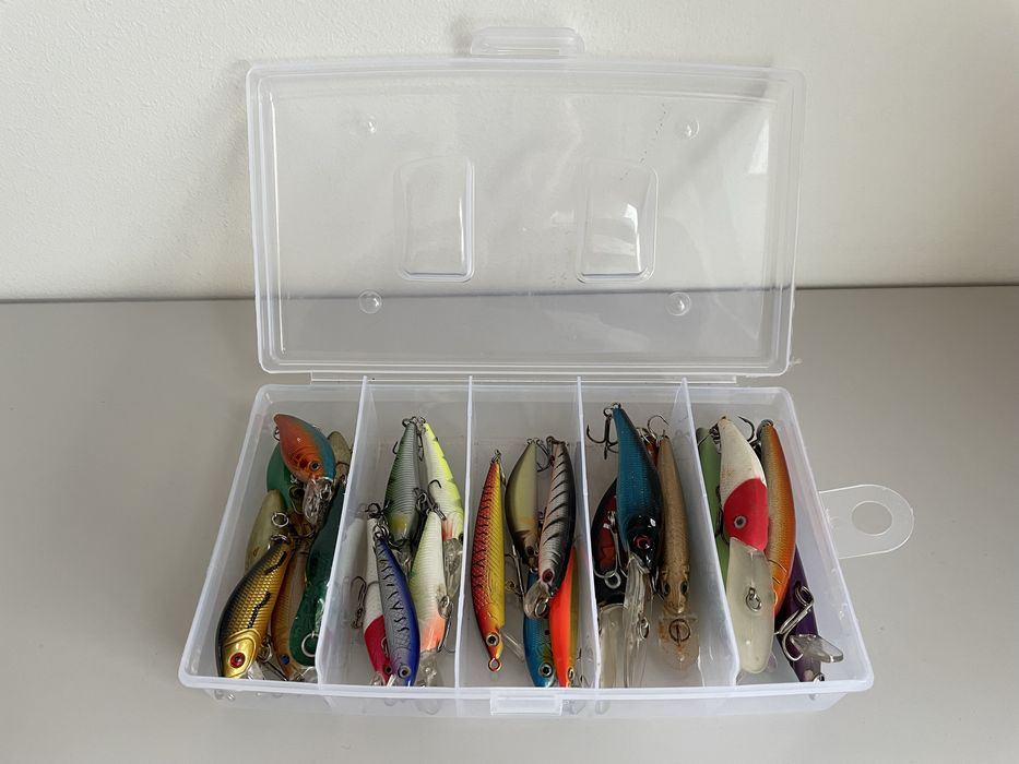 Универсален сет от 25 воблера + кутия