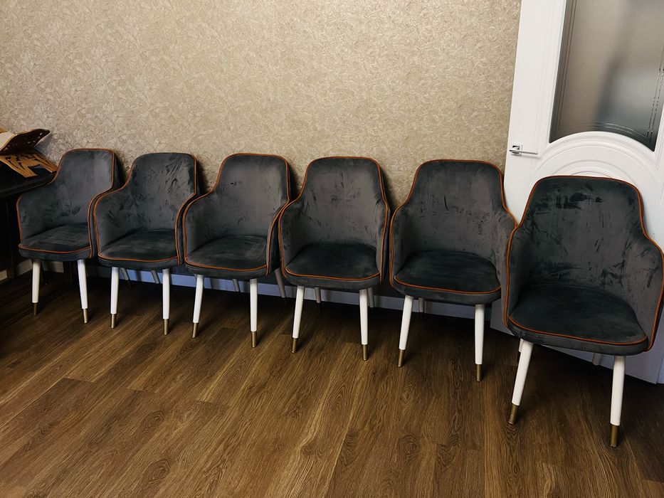 Продам комплект стульев-полукресел