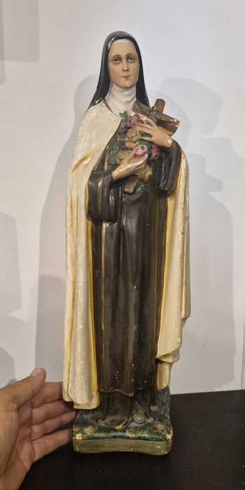 Statuetă catolică veche Sfânta Tereza de Lisieux, din ipsos, de la începutul secolului al XX-lea