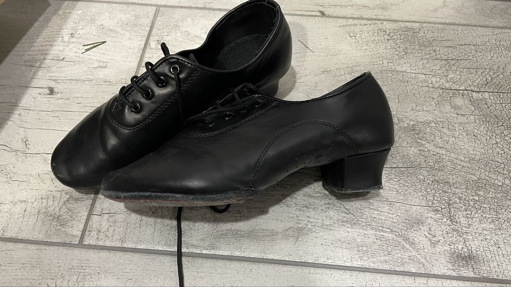Обувки за латино танци