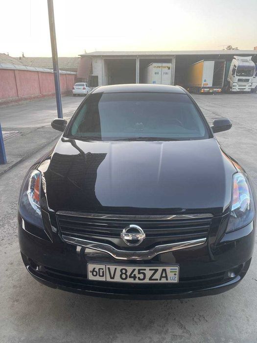 Продаётся автомобиль. Автомобиль сотилади