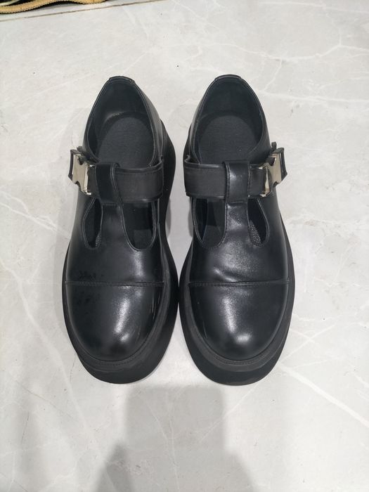 классические школьные туфли