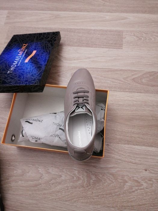 Кроссовки женские