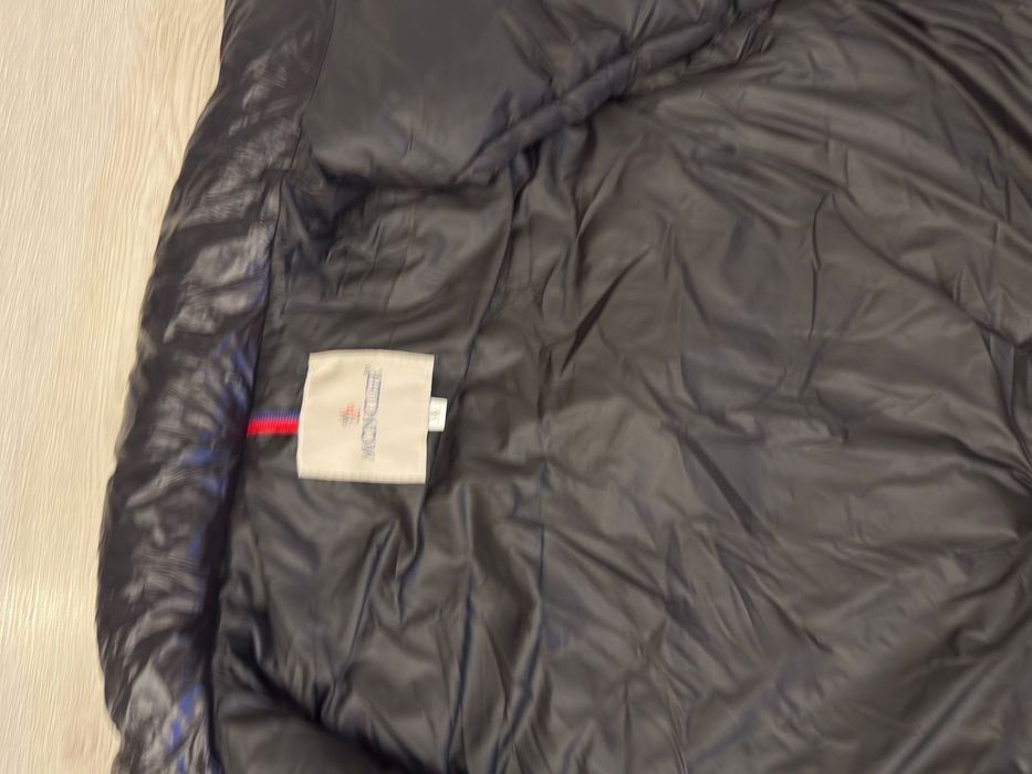 Vesta neagra Mon Cler