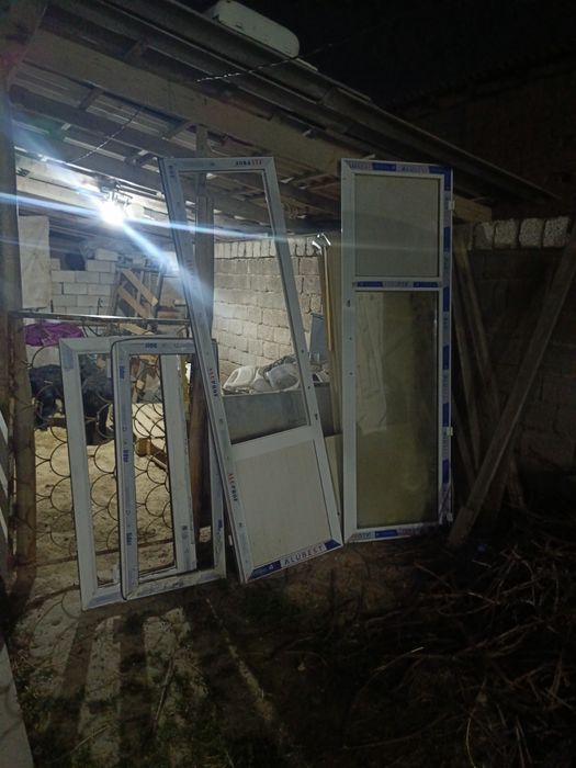 Akfa rom eshik sotiladi